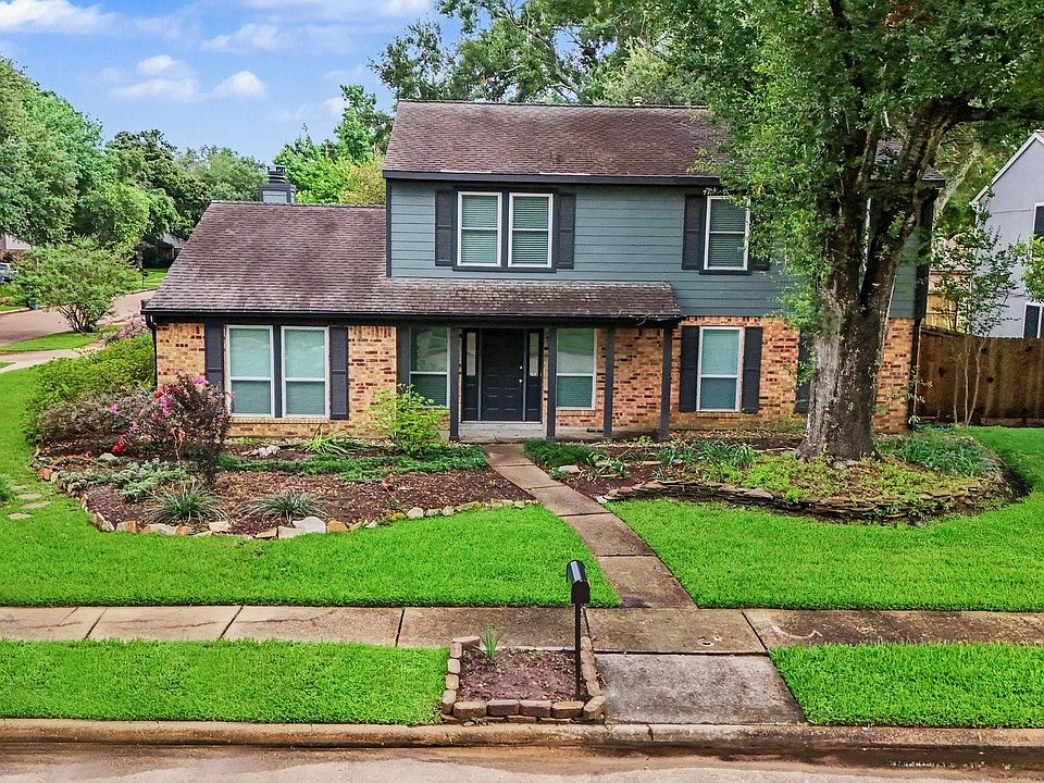 1st image of 15703 Maple Manor Dr