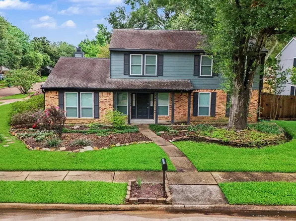 15703 Maple Manor Dr, Houston, TX 77095
