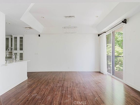 5th image of 5333 Zelzah Ave APT 203