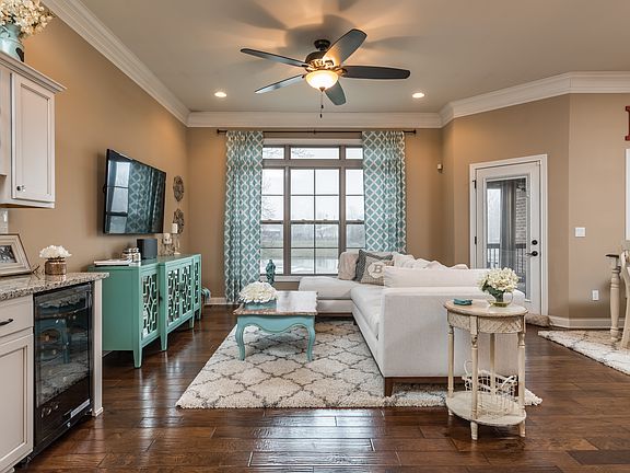 4th image of 1880 Hazeltine Way