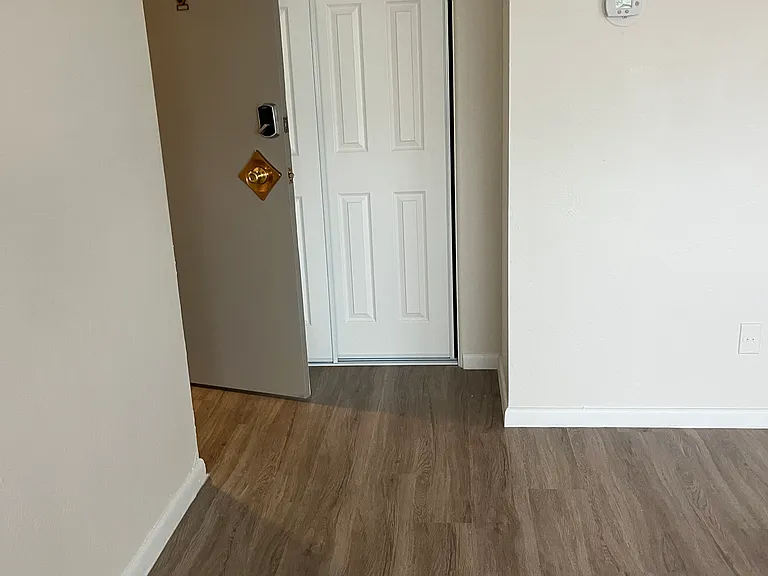 Virginia Mae Apartments — Photo 21