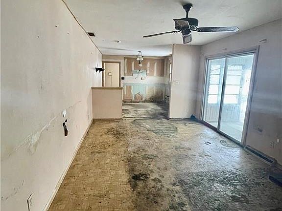 4th image of 7118 Castle Manor Dr