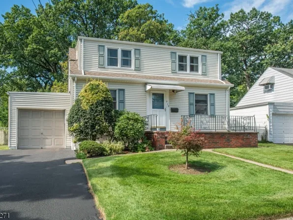 9-10 Malcolm Ter, Fair Lawn Boro, NJ 07410