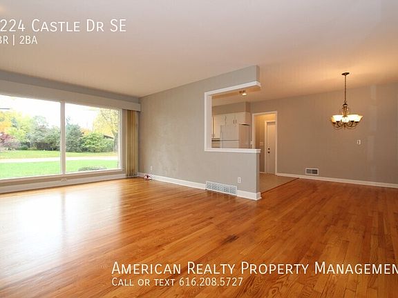 3rd image of 4224 Castle Dr SE