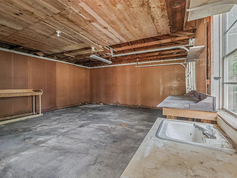 1116 Kettler St — Photo 21