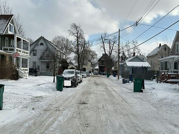 5th image of 27 Rosedale St