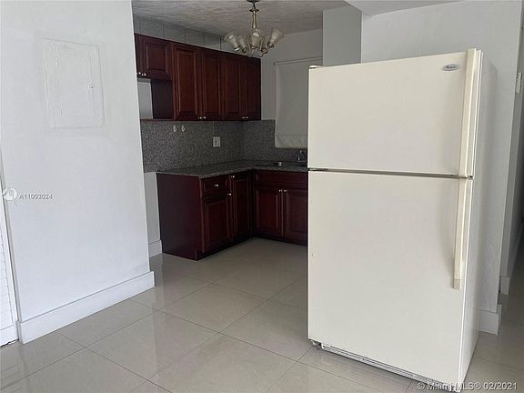 5th image of 210 Fontainebleau Blvd APT 203