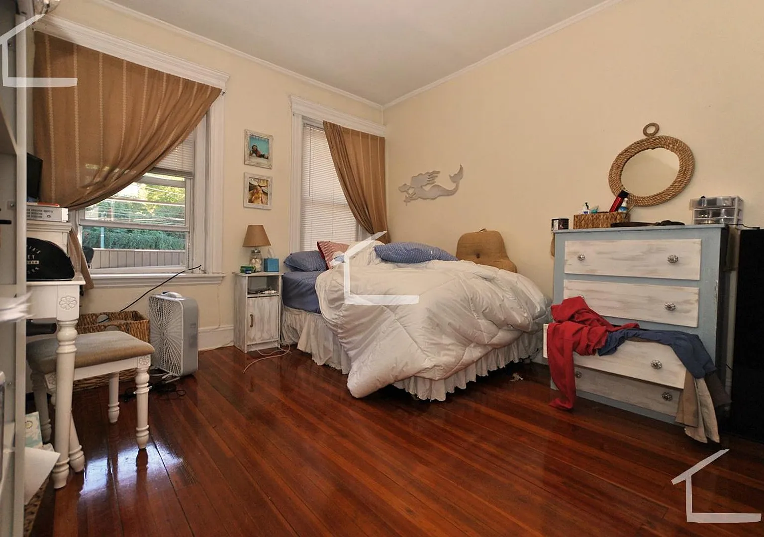 Awesome Brookline 4 bed 2 bath — Photo 2