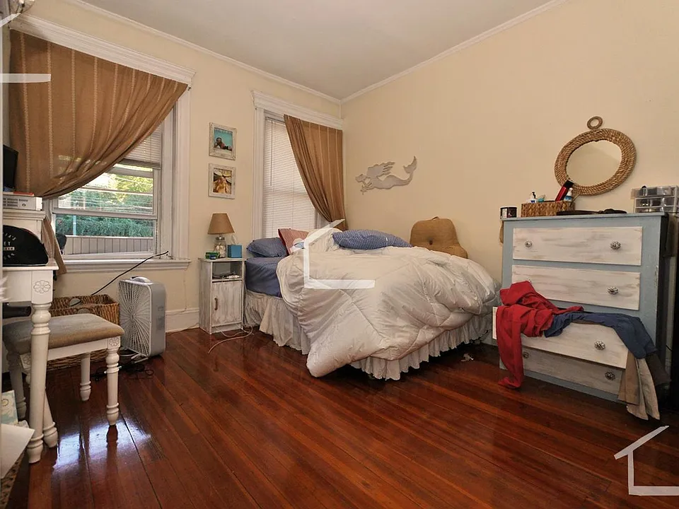 6 Strathmore Rd #1