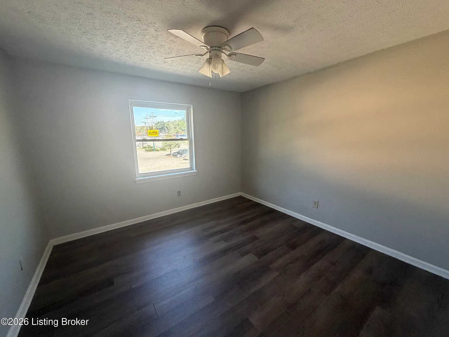 2 bed, 1.0 bath, 818 sqft, $900 — Photo 3