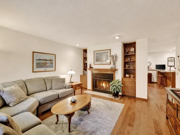 8 Oak Grove Dr, Madison, WI 53717
