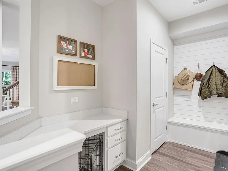 815 Waterways Pkwy S — Photo 28