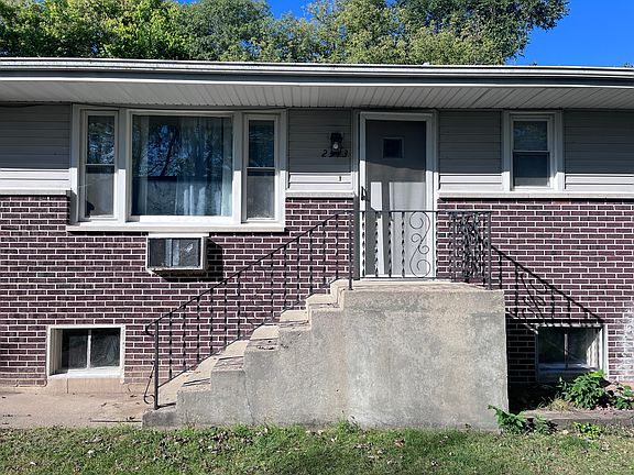 2nd image of 2943 La Salle Ave
