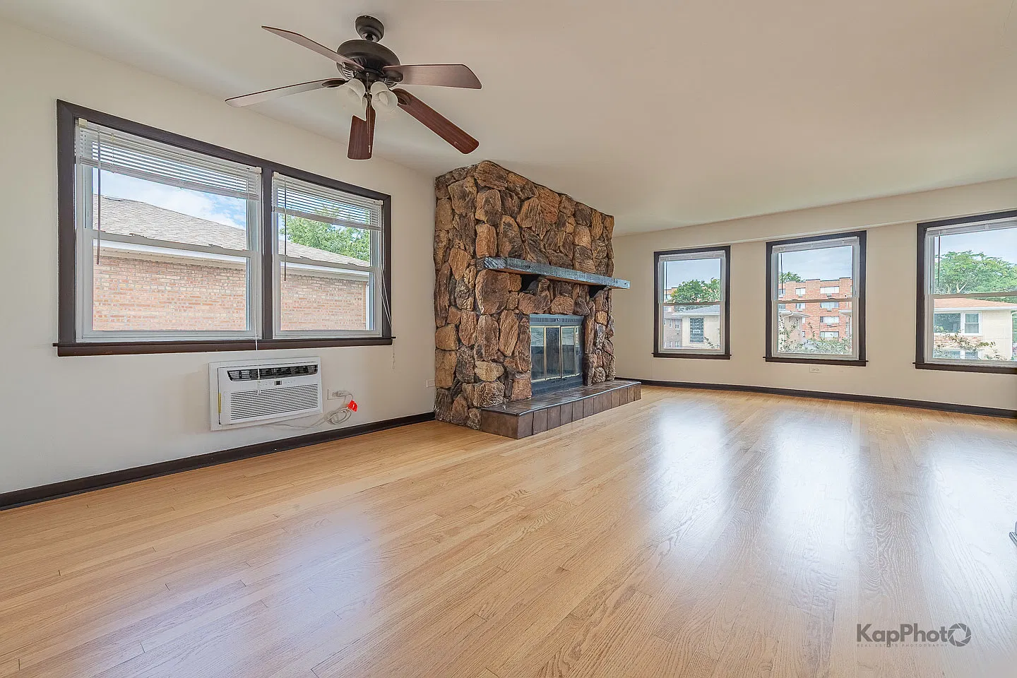 3 bed, 1470 sqft, $2,300 — Photo 2