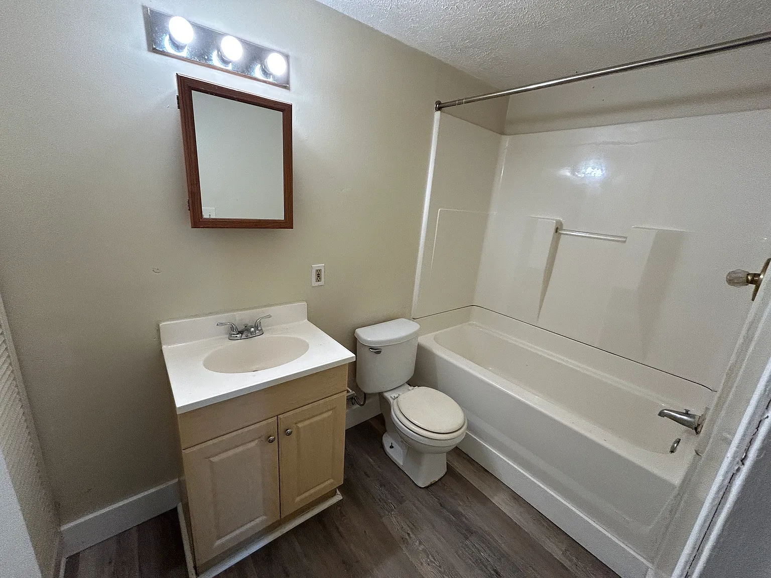 Studio, 300 sqft, $525 — Photo 2