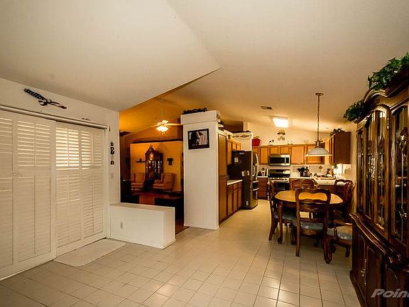 3841 Parkridge Ave. Family Room