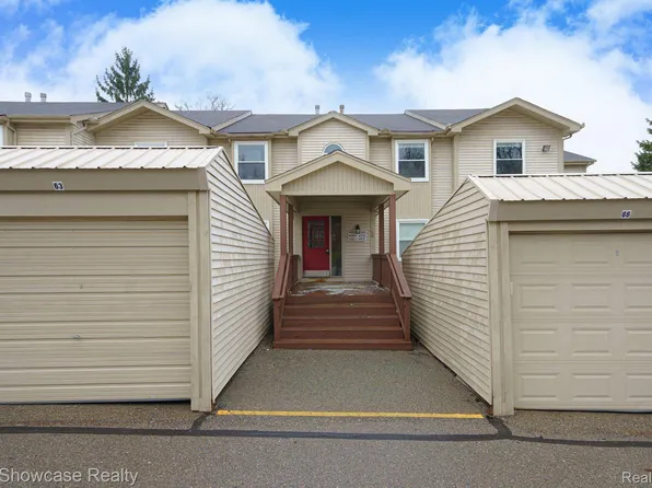 4980 Oak Hill Dr #66, Waterford, MI 48329