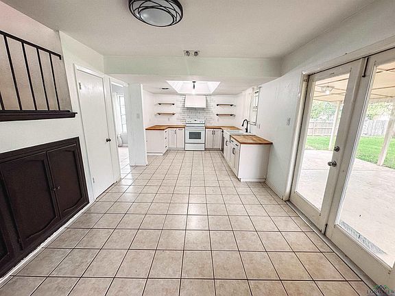 4th image of 8201 Evert St