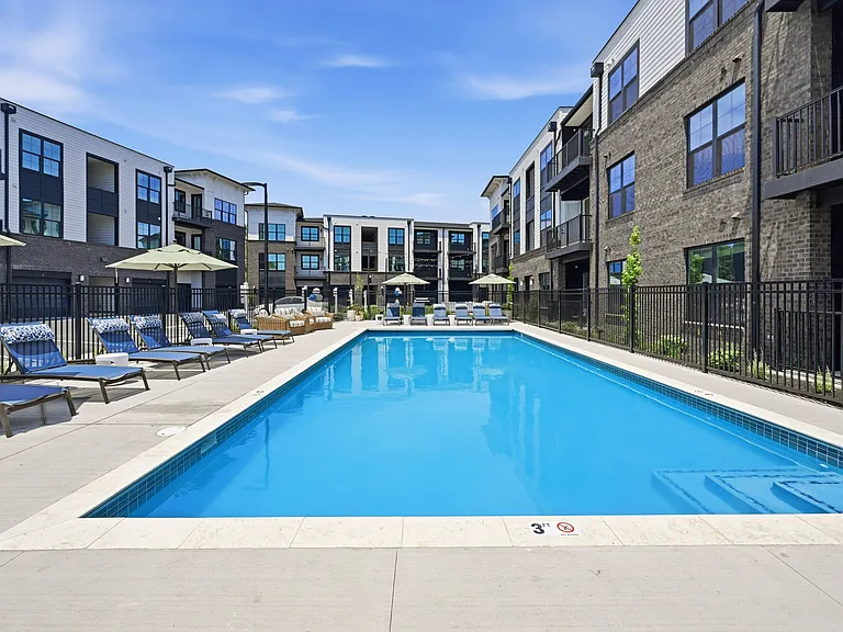Wilshire Apartments — Photo 11