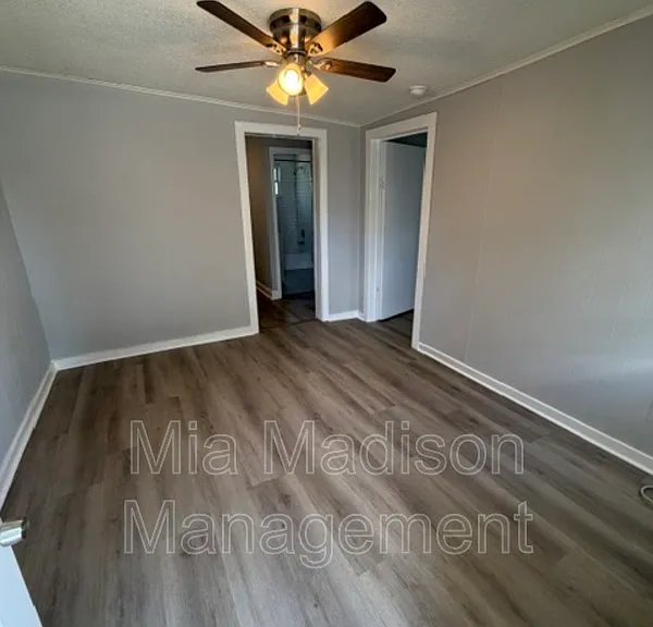 1511 Richards St — Photo 2