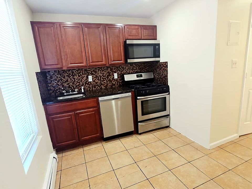 1st image of 166 Highland Ave #2C