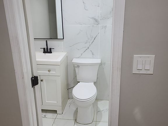 4th image of 210 Jasper St