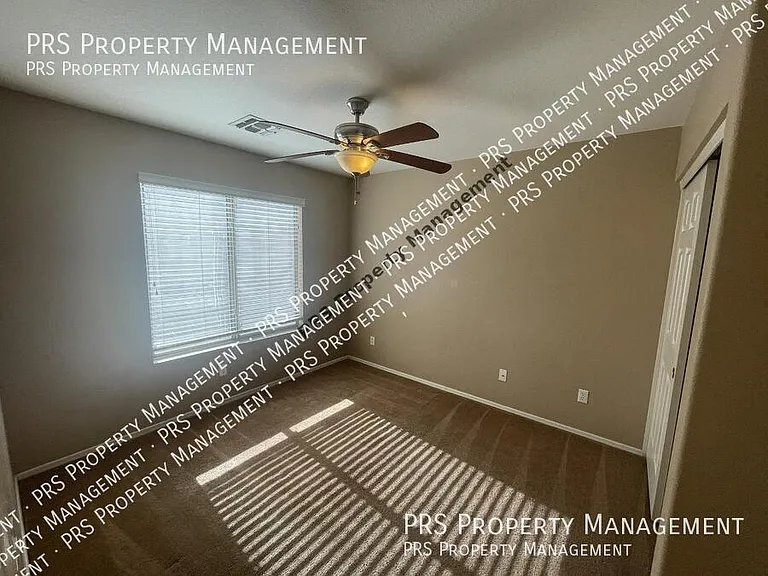 1053 W Bruce Ave — Photo 10