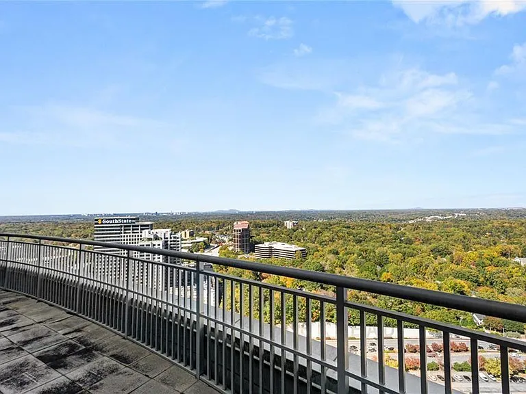 3338 Peachtree Rd NE #3501 — Photo 11