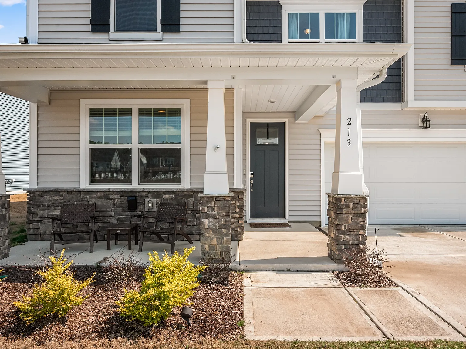 4 bed, 2.5 bath, 2680 sqft, $2,600 — Photo 4