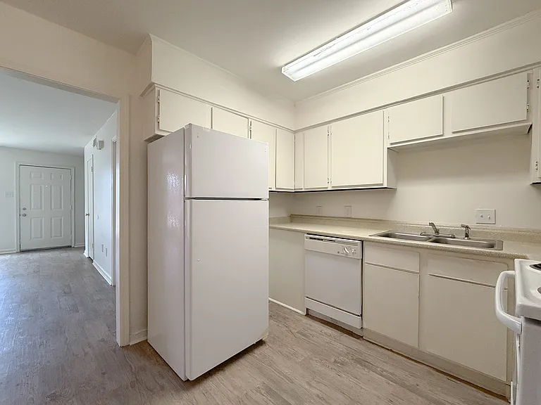 D'Iberville Townhomes — Photo 5