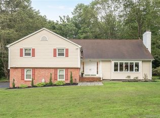 245 Towne House Rd, Fairfield, CT 06824