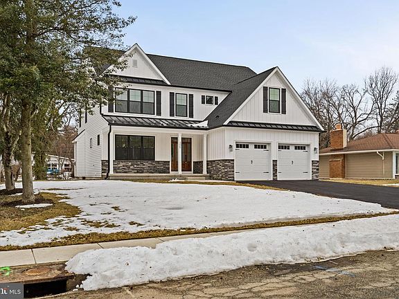 3rd image of 305 Glenway Rd