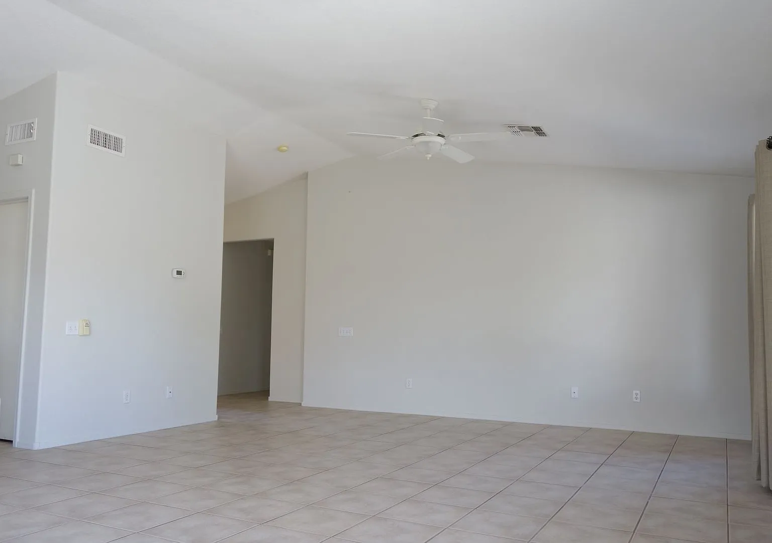 NW (Silverbell and Continental Reserve) 3 bedroom, 2 bath house with a/c garage and fenced yard! — Photo 4