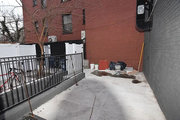 Rented by Zuz Realty | media 56