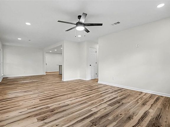 3rd image of 3220 Macarson Cir