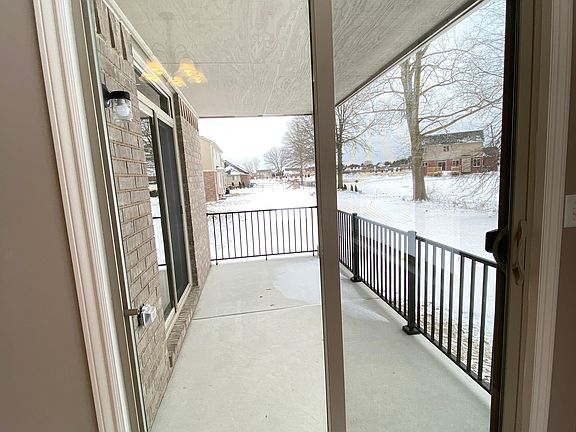 3rd image of 49336 Mustang Dr