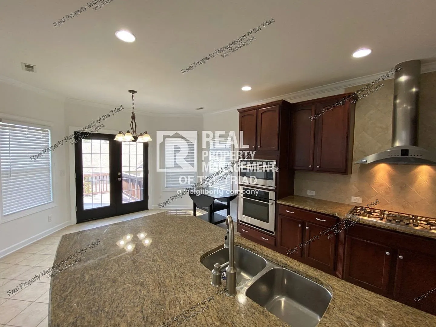 5 bed, 3.0 bath, 4443 sqft, $2,975 — Photo 3