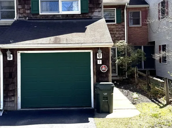 7 Banyan St, Selinsgrove, PA 17870