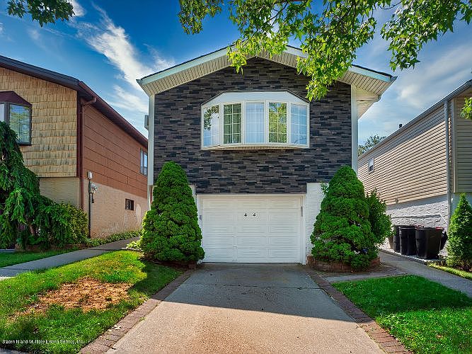 1st image of 44 Country Woods Ln
