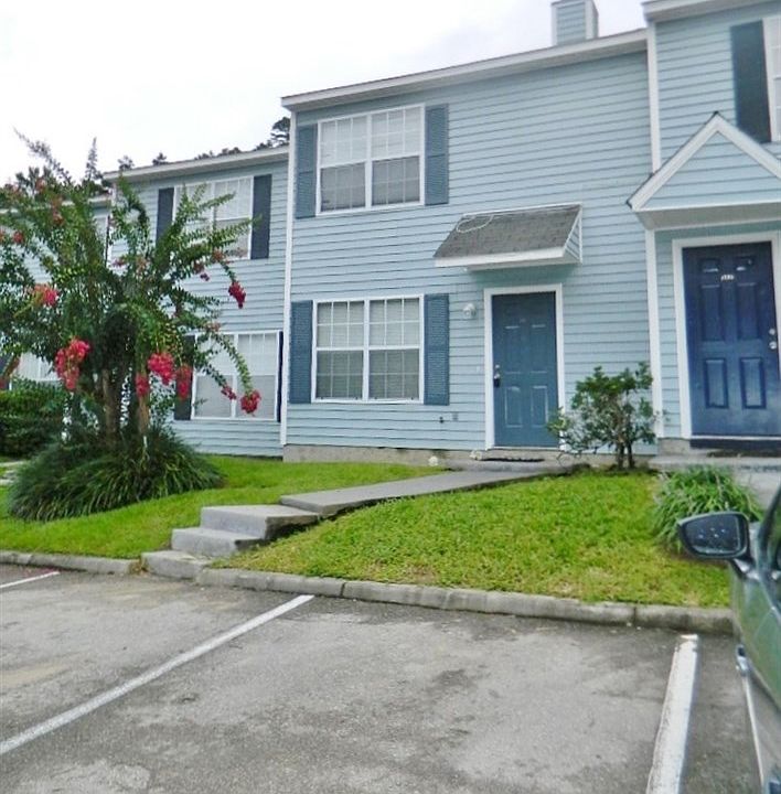1st image of 2211 Timberwood Cir S