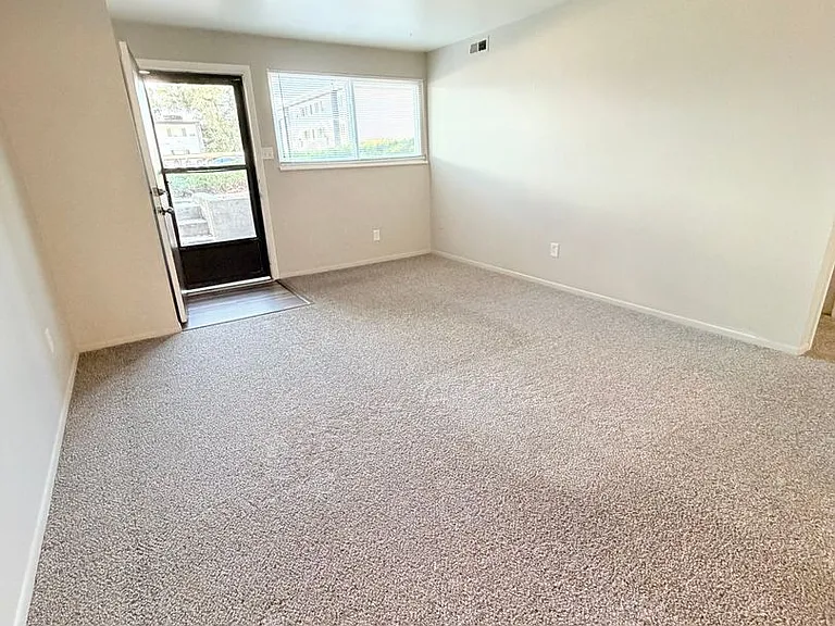 1805 Earlyview Ct — Photo 6