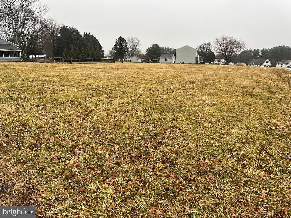 1st image of 201 Oak Dr