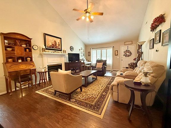3rd image of 112 Brittania Cir