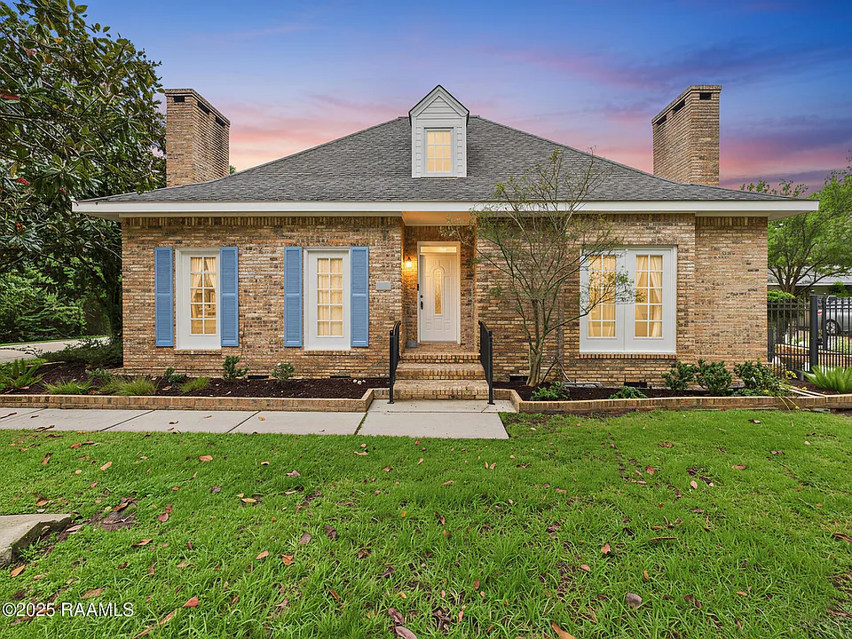 523 Esplanade Dr