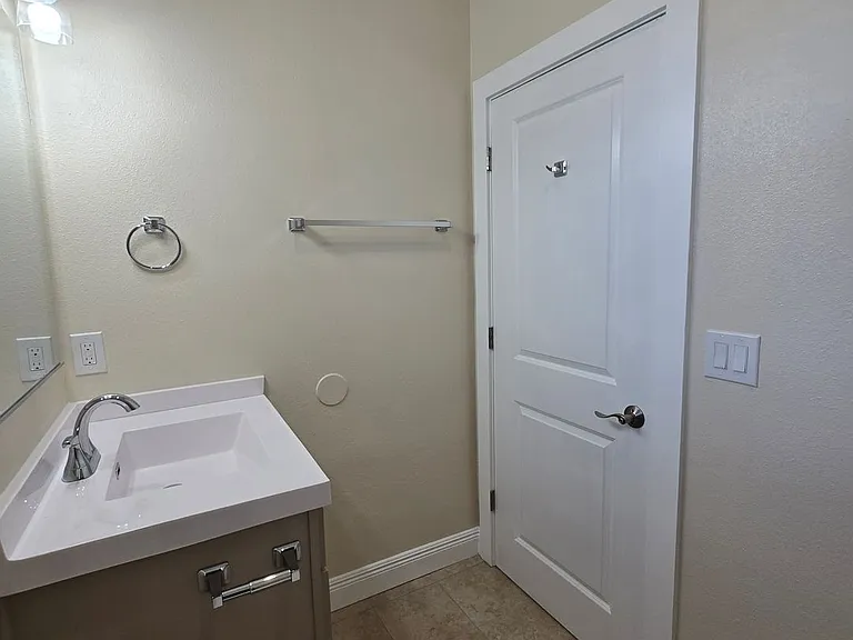 1818 Elvin Dr #B — Photo 24