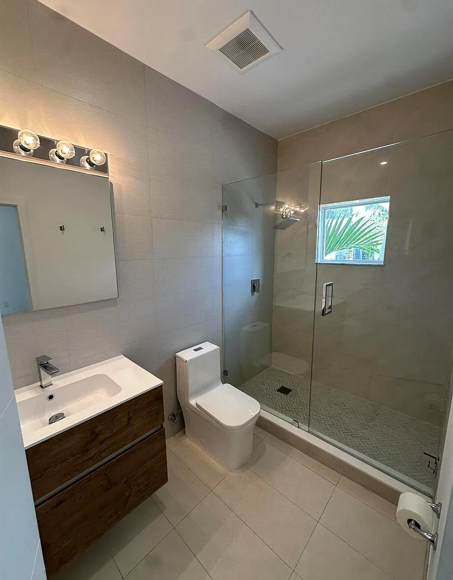 2 bed, 2.5 bath, 1363 sqft, $4,250 — Photo 2