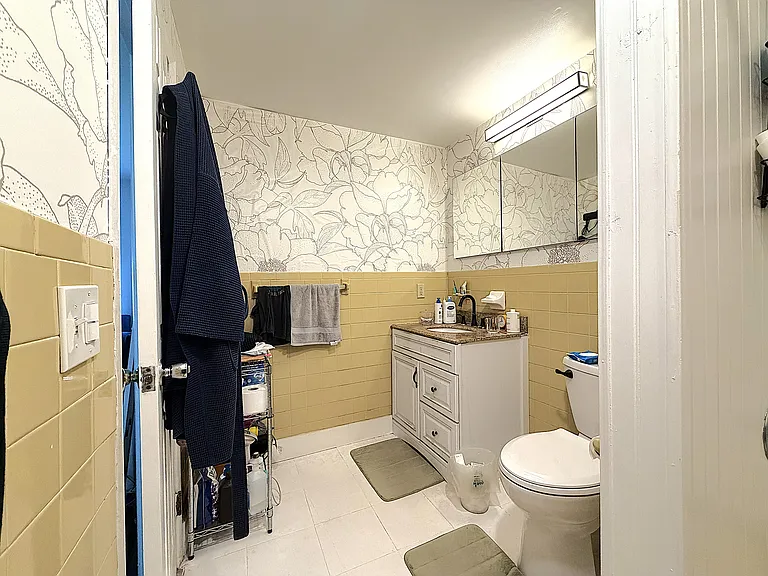 1273 Hope St #1 — Photo 8