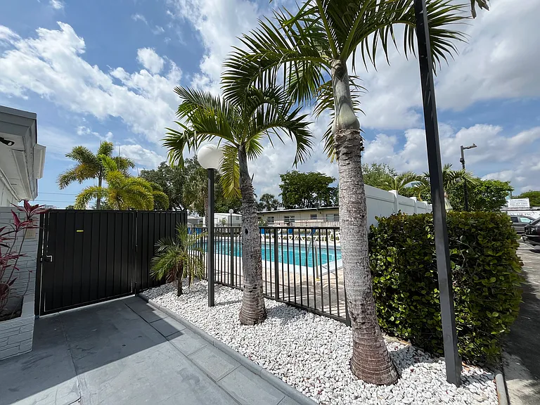 1724 McKinley St #9 — Photo 8