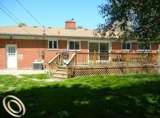27501 Buckingham St, Livonia, MI 48154