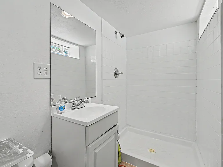 505 Minerva Ave — Photo 9